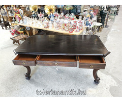 Háromfiókos íróasztal