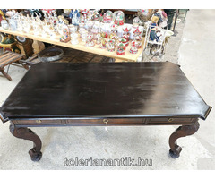 Háromfiókos íróasztal