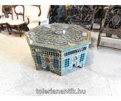 Külömleges nagyméretű festett marokkói nyolcszögletű üveglapos dohányzó asztal