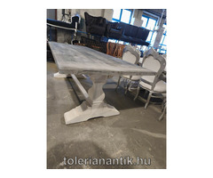 Nagyméretű rusztikus felületű kétlábas étkezőasztal