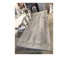 Nagyméretű rusztikus felületű kétlábas étkezőasztal