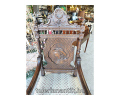 Különleges régi faragott karfás szék