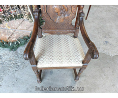 Különleges régi faragott karfás szék