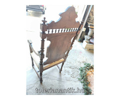 Különleges régi faragott karfás szék