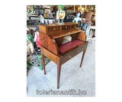 Kilencfiókos intarziás írószekreter