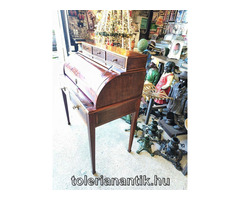 Kilencfiókos intarziás írószekreter