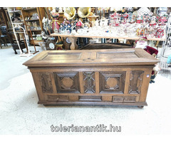 Régi nagyméretű tölgyfaláda