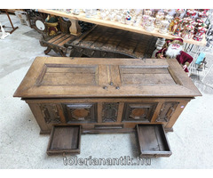 Régi nagyméretű tölgyfaláda