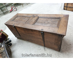 Régi nagyméretű tölgyfaláda