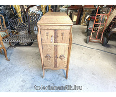 Régi tölgyfa zeneszekrény