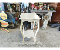 Neobarokk fehér kiis asztal