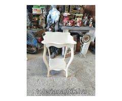 Neobarokk fehér kiis asztal