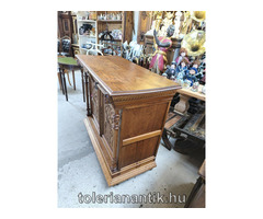 Ónémet faragott tálaló alsószekrény