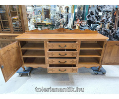 Neobarokk hosszú négyfiókos kétajtós tálaló szekrény