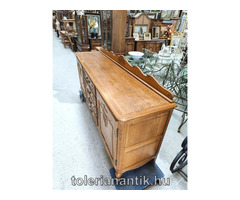 Neobarokk hosszú négyfiókos kétajtós tálaló szekrény