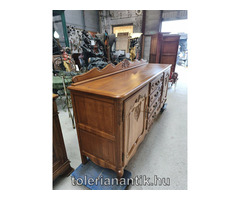 Neobarokk hosszú négyfiókos kétajtós tálaló szekrény