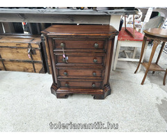 Négyfiókos kiskomód