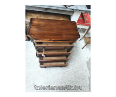 Négyfiókos kiskomód