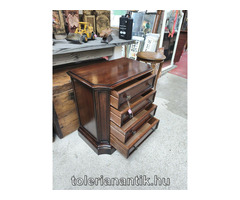 Négyfiókos kiskomód