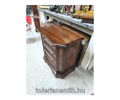 Négyfiókos kiskomód