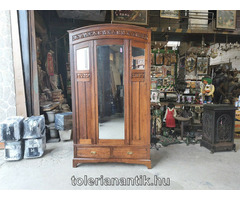 Szecessziós kétajtós tükrös akasztós polcos szekrény
