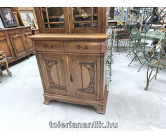 Vitrines tálalószekrény