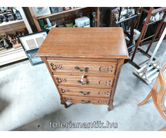 Neobarokk négyfiókos kiskomód