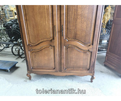 Neobarokk kétajtós polcos szekrény