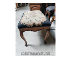 Neobarokk puff gobelin mintás kárpittal