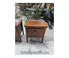 Kétfiókos éjjeli szekrény 2 db