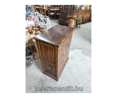 Régi nyolcfiókos irattartó szekrény