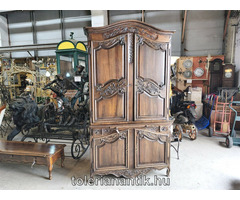 Neobarokk négyajtós faragott polcos szekrény