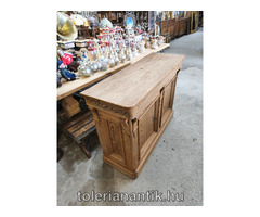 Kétajtós fenyő kis szekrény