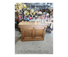 Kétajtós fenyő kis szekrény