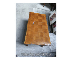 Neobarokk négyzetintarziás dohányzó asztal