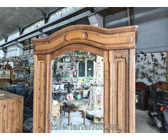 Neobarokk egyajtós tükrös polcos szekrény