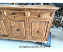 Négyajtós négyfiókos fenyő hosszú tálaló alsószekrény