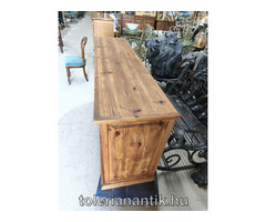 Négyajtós négyfiókos fenyő hosszú tálaló alsószekrény