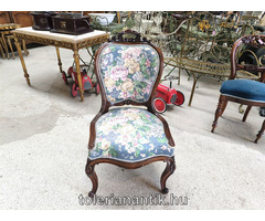 Neobarokk szék virágmintás kárpittal