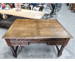 Régi dúsan faragott ötfiókos íróasztal