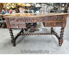 Régi dúsan faragott ötfiókos íróasztal