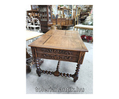 Régi dúsan faragott ötfiókos íróasztal