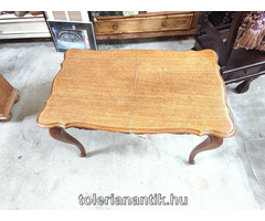 Neobarokk dohányzó asztal