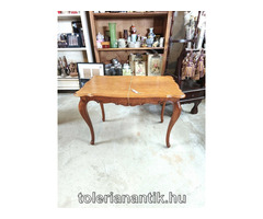 Neobarokk dohányzó asztal