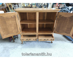 Neobarokk kétajtós kis szekrény két fiókkal