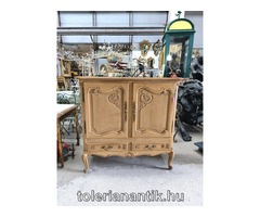 Neobarokk kétajtós kis szekrény két fiókkal