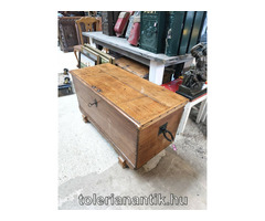 Régi nagyméretű tölgyfa láda