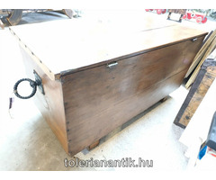 Régi nagyméretű tölgyfa láda