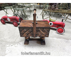 Különleges szétnyitható régi varródoboz