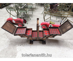 Különleges szétnyitható régi varródoboz